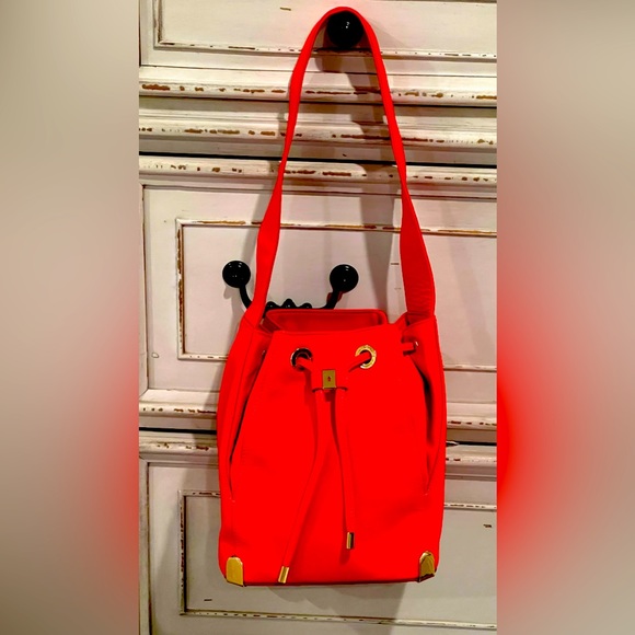 Vince Camuto neon red-orange bucket bag! This bag is In great condition,like new - Picture 15 of 16